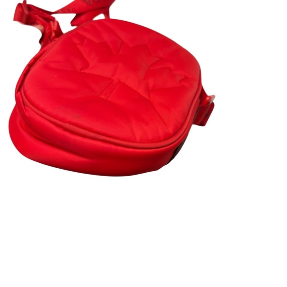 Lululemon team Canada future crossbody bag red - Picture 8 of 10